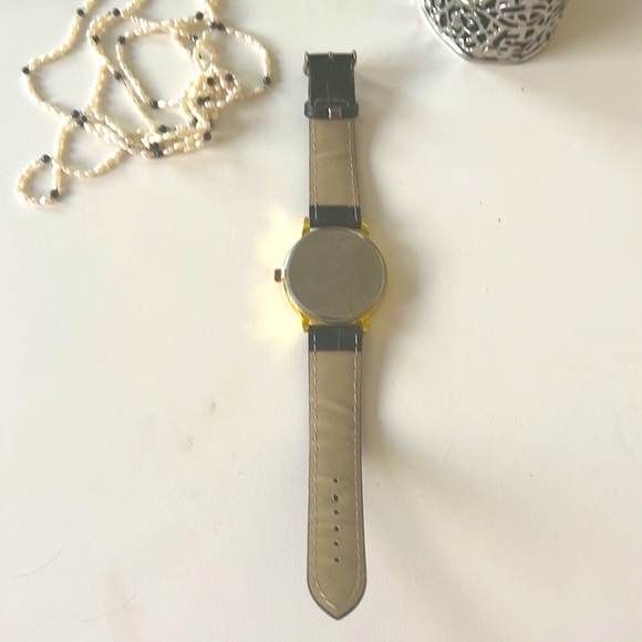 New ladies watch,black band, gold, white,black design.Complete with new battery - Picture 4 of 6